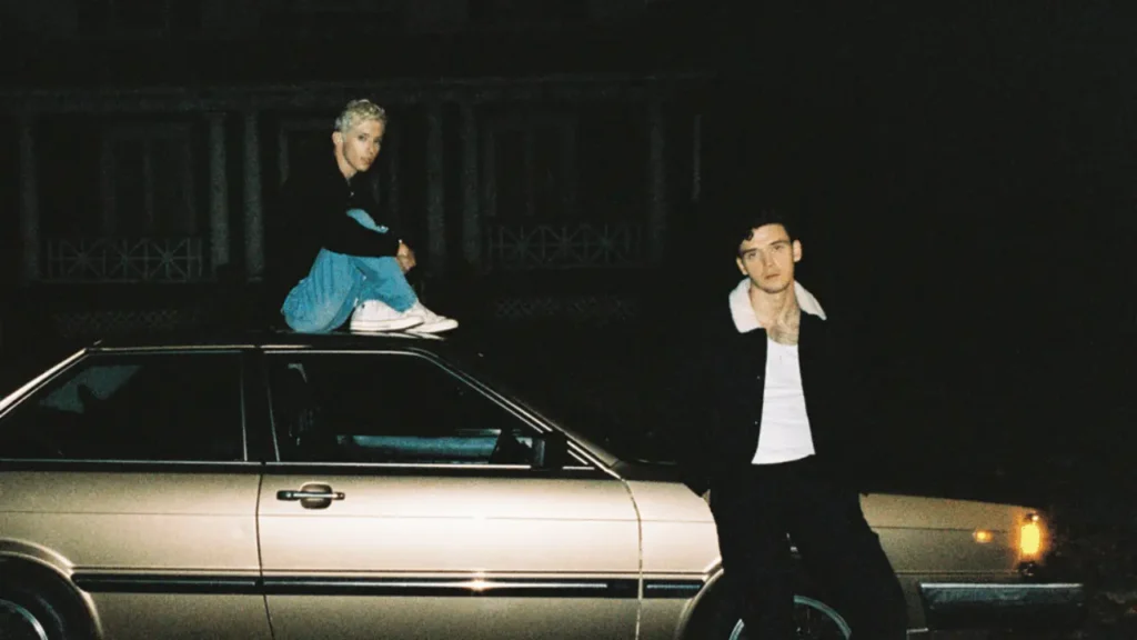 Lirik terjemahan dan arti makna lagu i'm so tired dari Lauv ft. Troye Sivan