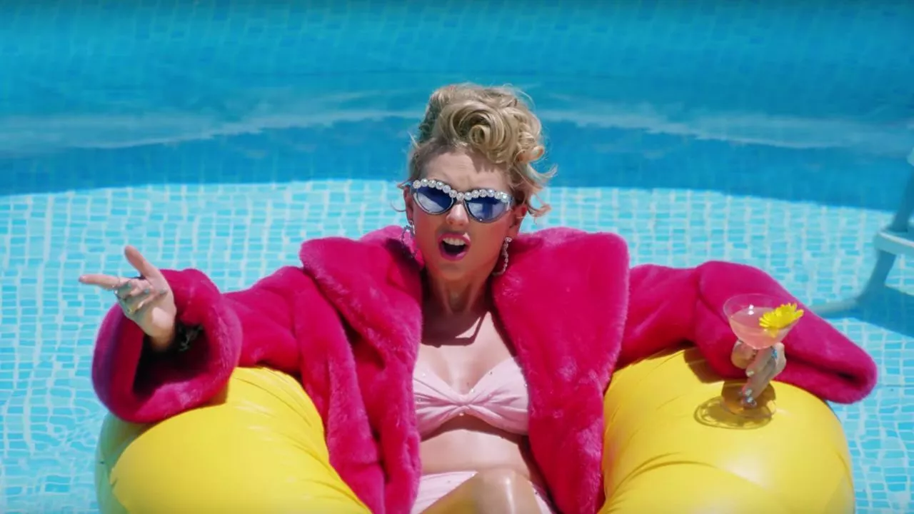 Lirik terjemahan dan arti makna lagu You Need To Calm Down karya dari Taylor Swift