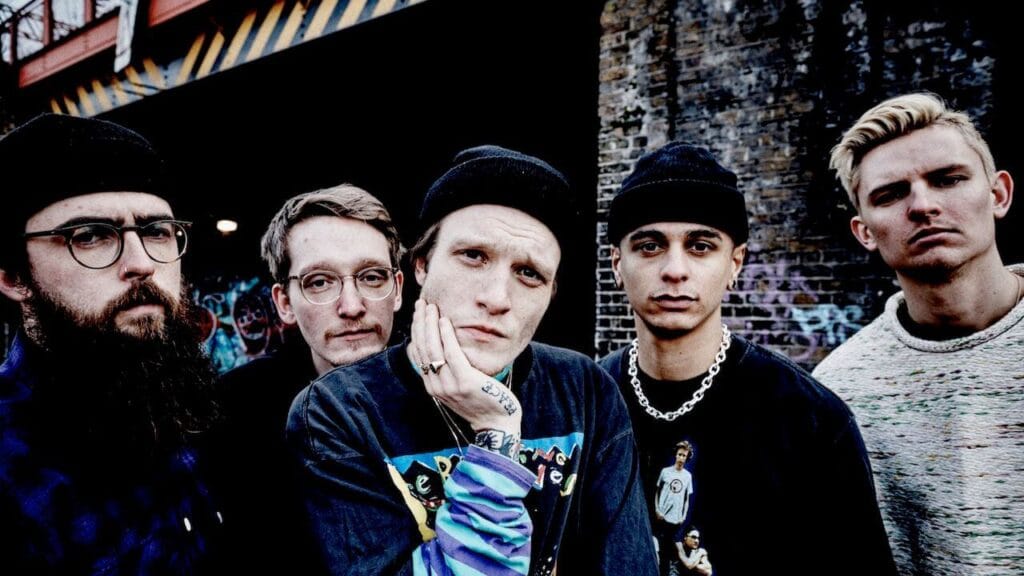 Lirik terjemahan dan arti makna lagu December dari Neck Deep