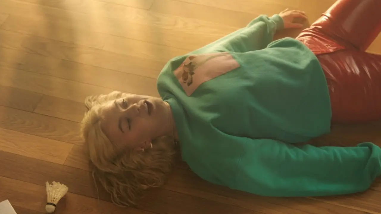 Lirik terjemahan dan arti makna lagu It's Ok If You Forget Me dari Astrid S