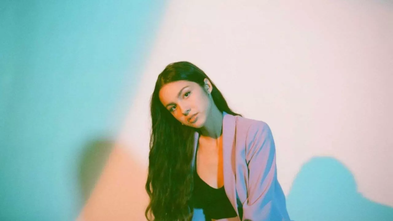 Lirik terjemahan dan makna lagu Drivers License karya dari Olivia Rodrigo