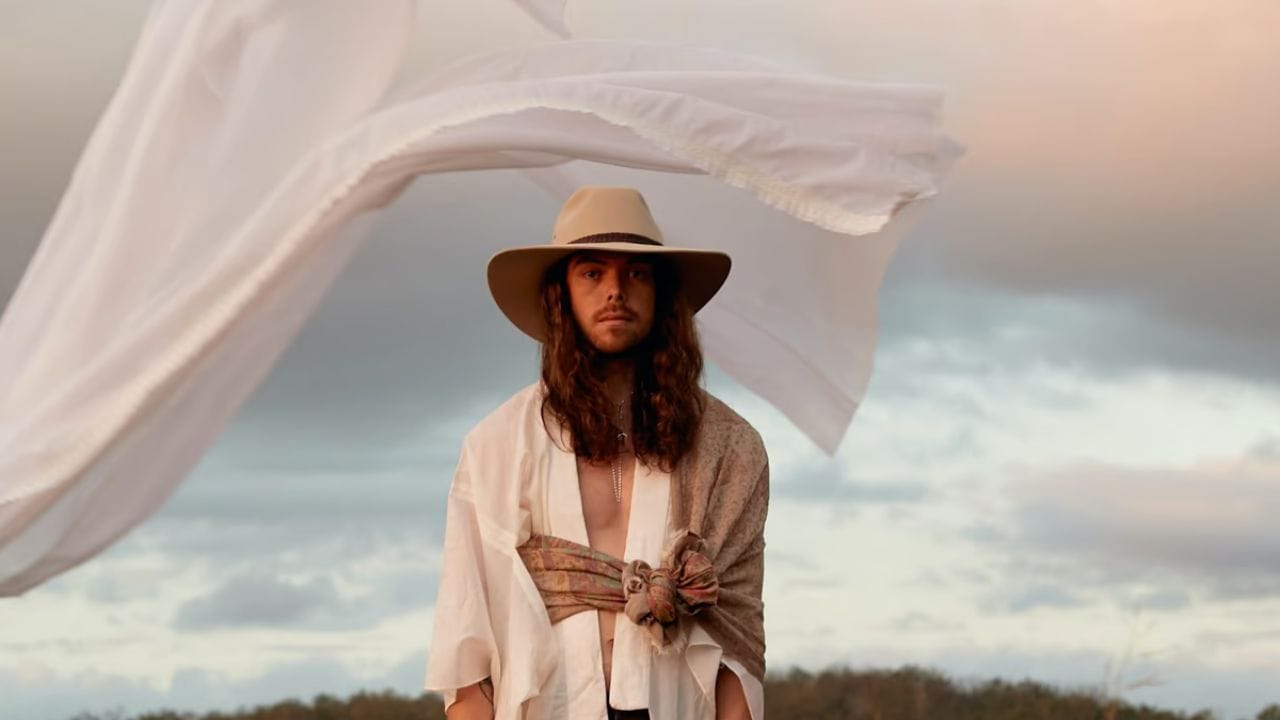 Lirik terjemahan dan arti makna lagu Someone To Stay dari Vancouver Sleep Clinic