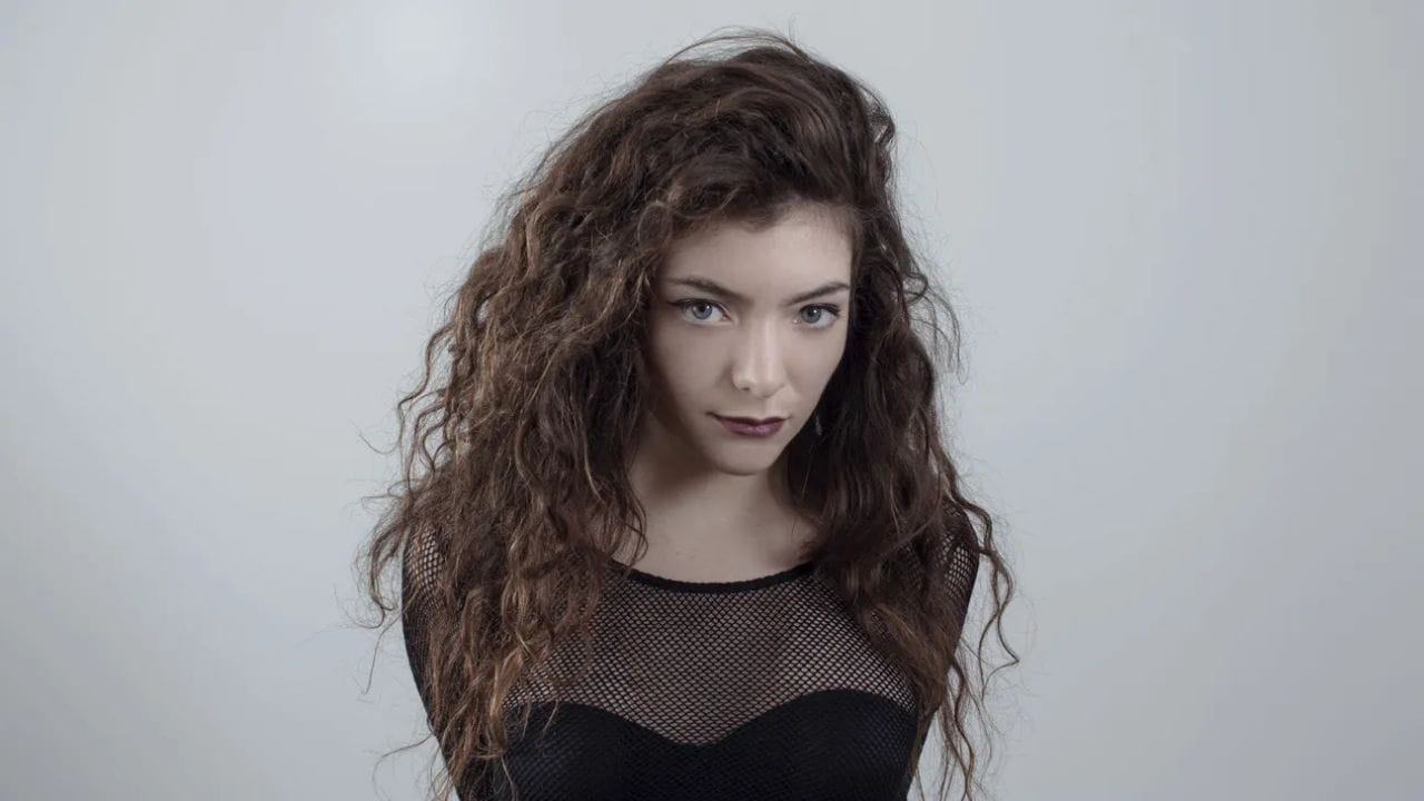 Lirik terjemahan dan arti makna lagu Team dari Lorde