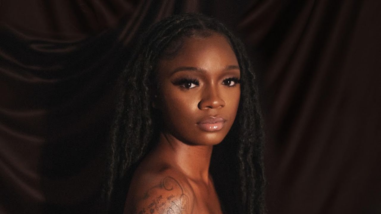 Lirik terjemahan dan arti makna lagu Crazy Over You dari Sonta