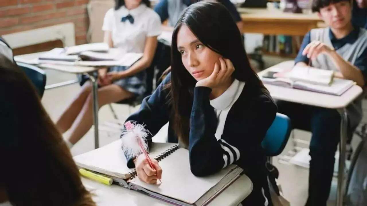 Lirik terjemahan dan makna lagu High School in Jakarta karya dari NIKI