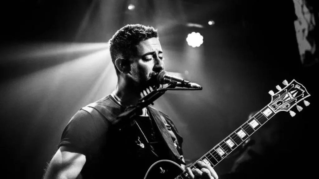 Lirik terjemahan dan arti makna lagu Home dari Bruno Major