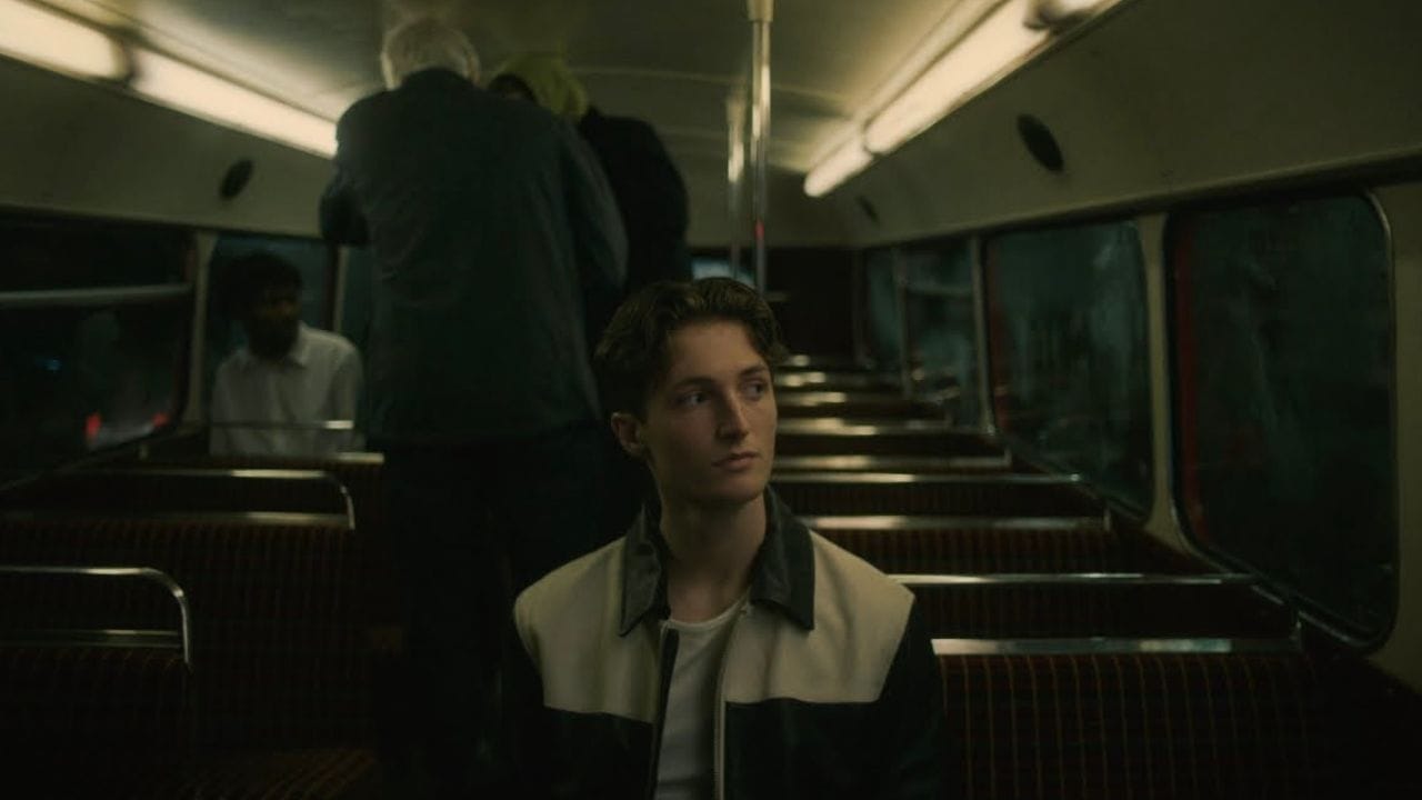 Lirik terjemahan dan arti makna lagu drunk text dari Henry Moodie