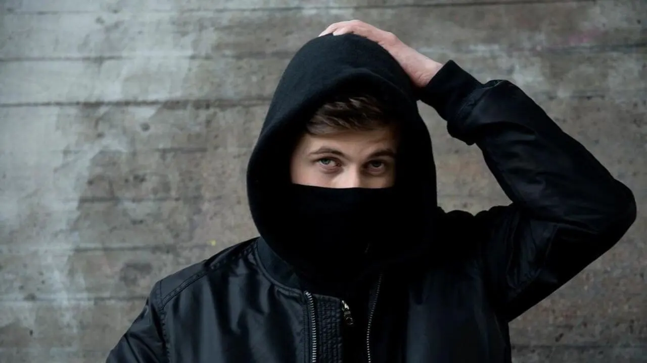 Lirik terjemahan dan makna lagu Not You karya dari Alan Walker ft. Emma Steinbakken