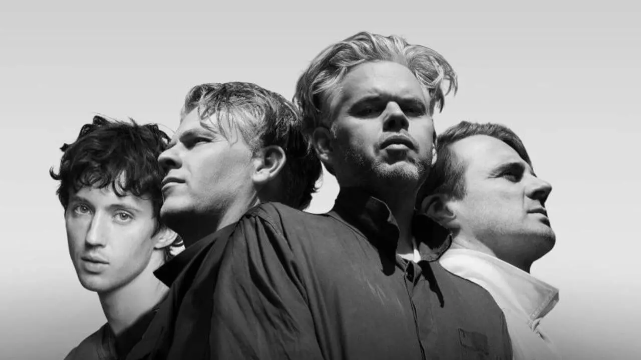 Lirik terjemahan dan makna lagu You Know What I Need karya dari PNAU ft. Troye Sivan