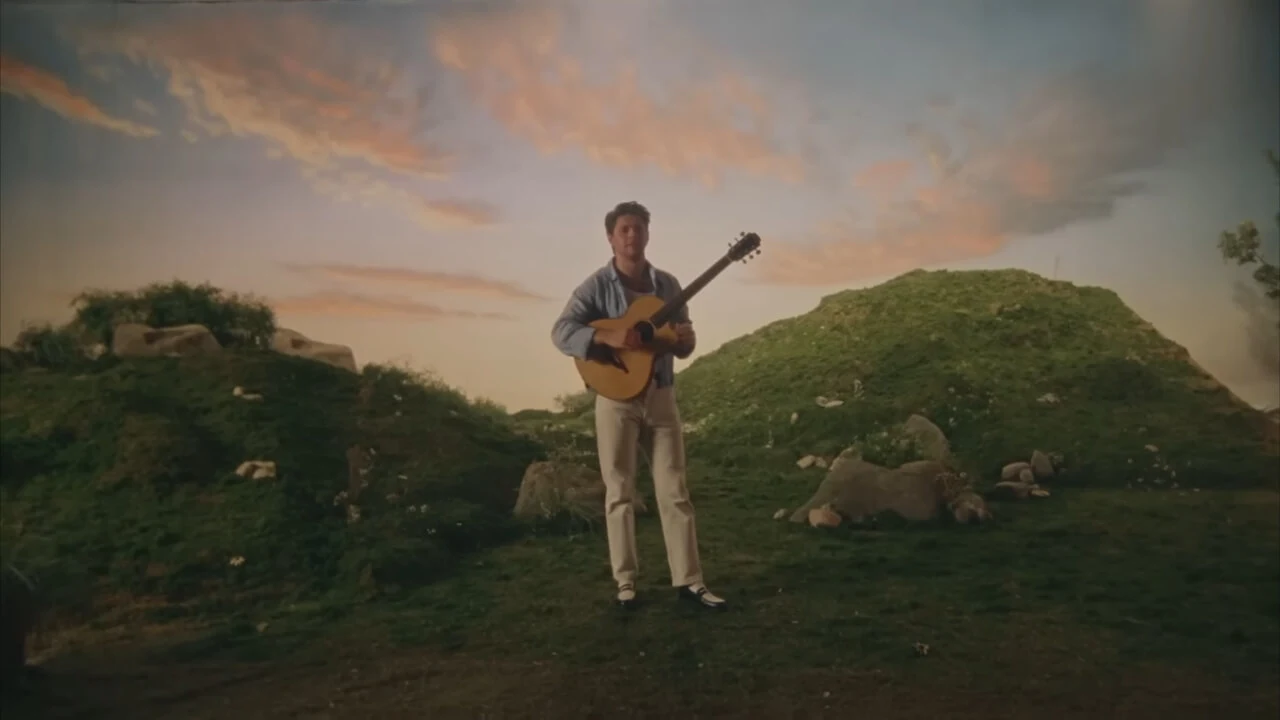 Lirik terjemahan dan makna lagu Heaven karya dari Niall Horan