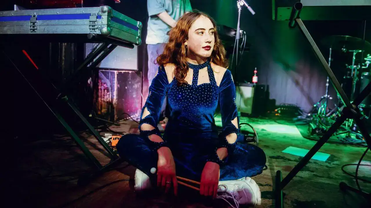 Lirik terjemahan dan makna lagu I Really Want To Stay At Your House karya dari Rosa Walton