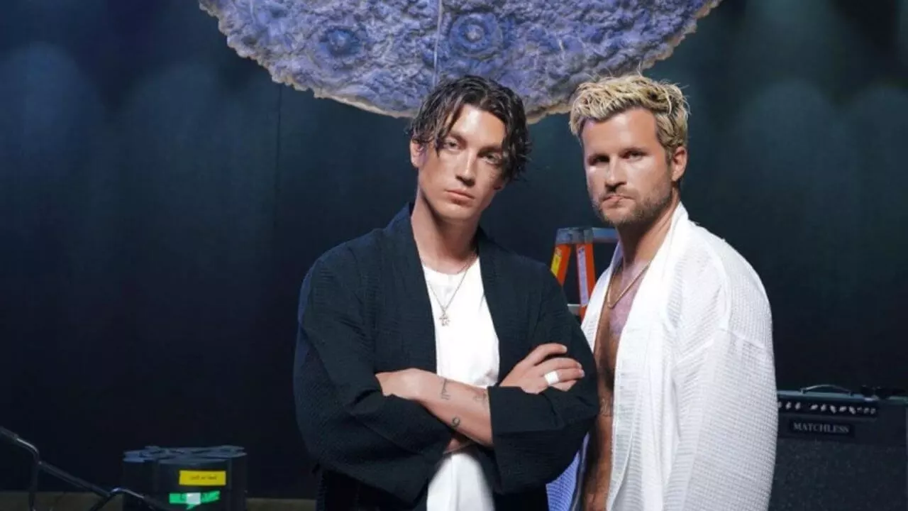 Lirik terjemahan dan makna lagu Love At First Fight karya dari LANY