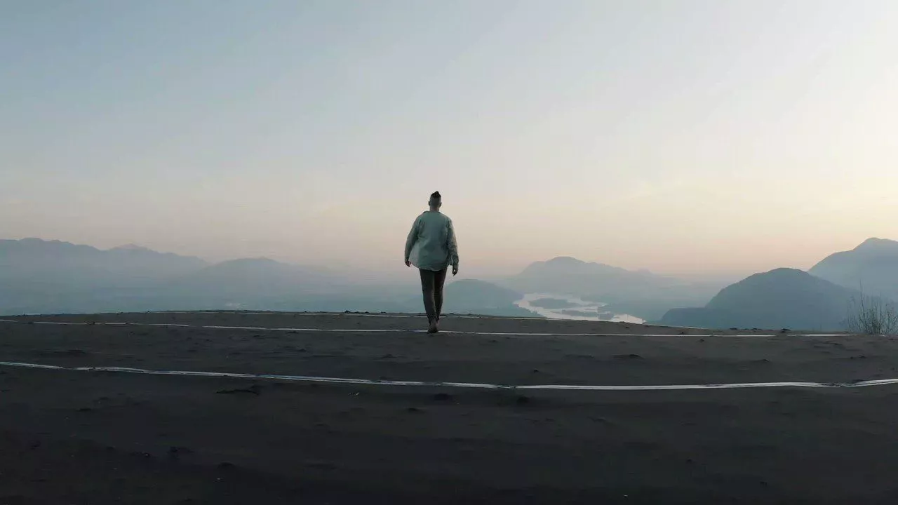 Lirik terjemahan dan makna lagu Bring Me Back karya dari Miles Away bersama Claire Ridgely