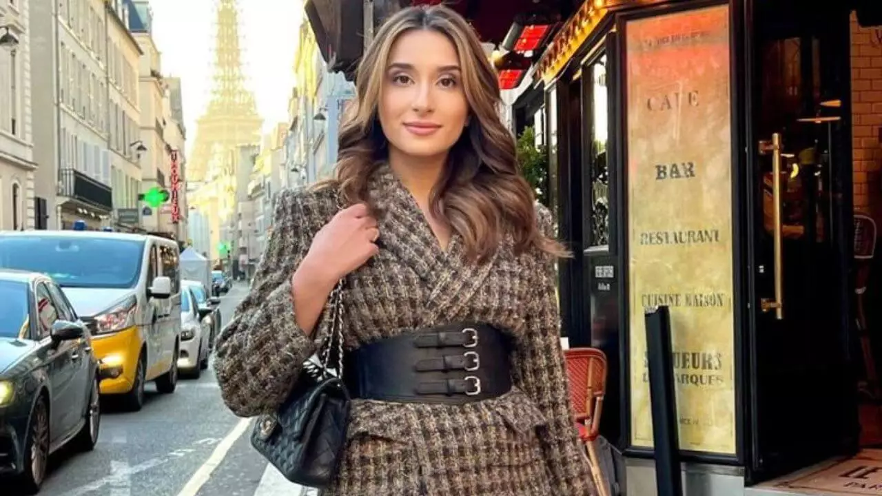 Lirik terjemahan dan arti makna lagu I Got Summer On My Mind karya dari Elli Eli ft. Raritto San