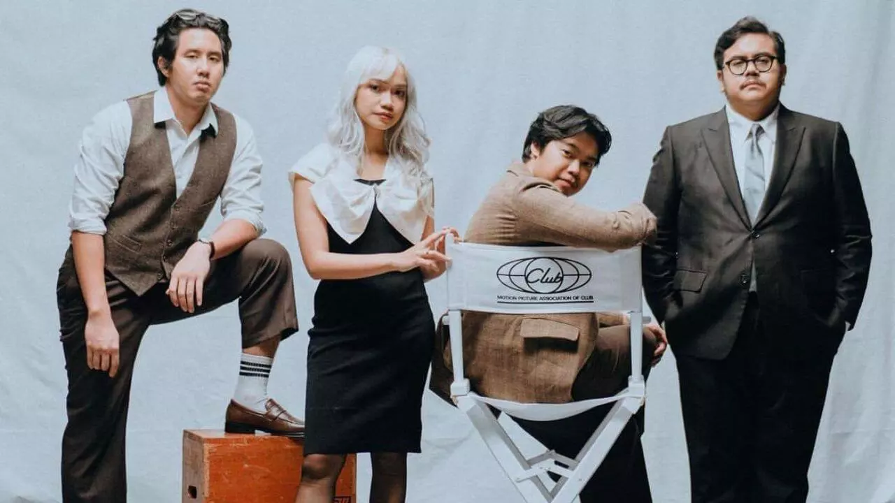 Lirik terjemahan dan arti makna lagu Love Epiphany karya dari Reality Club