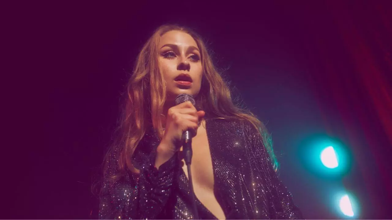 Lirik terjemahan dan arti makna lagu Gasoline dari Leyla Blue