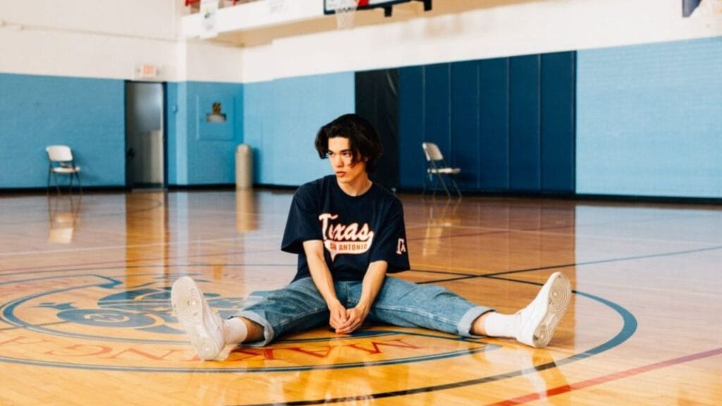 Lirik terjemahan dan arti makna lagu The Cut That Always Bleeds dari Conan Gray