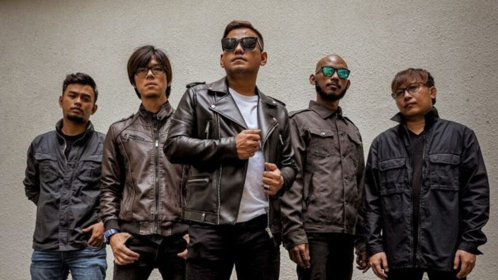 Lirik dan arti makna lagu Jangan Khianati Aku dari Azlan & The Typewriter