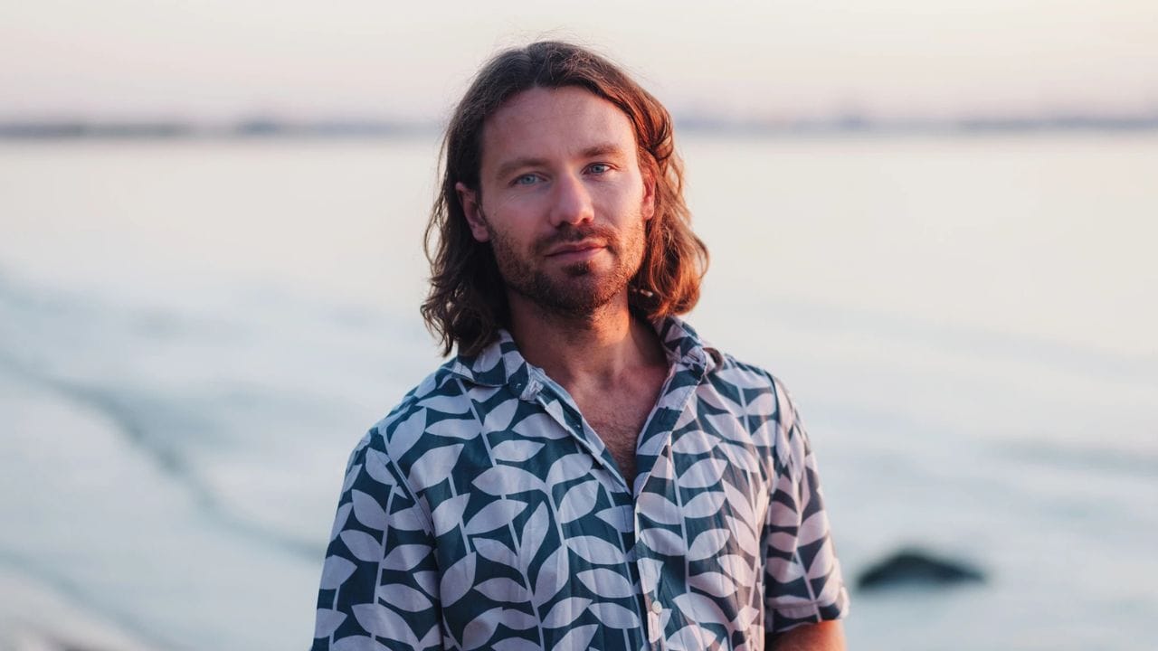 Lirik terjemahan dan arti makna lagu Our House dari Ed Patrick