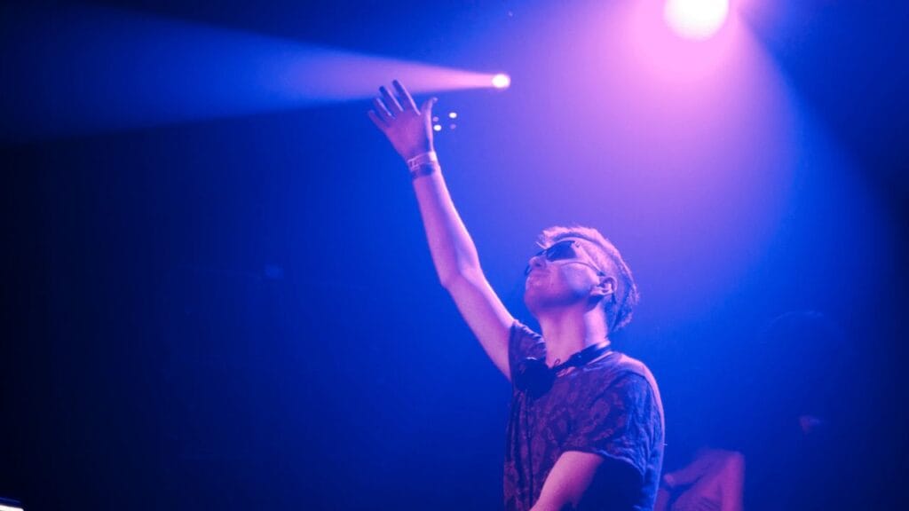 Lirik terjemahan dan arti makna lagu Show Me Love dari Robin Schulz