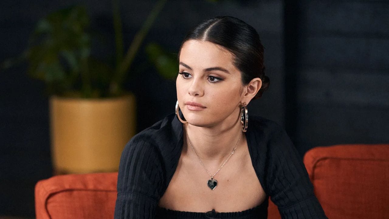 Lirik terjemahan dan arti makna lagu Selena Gomez dari Souvenir