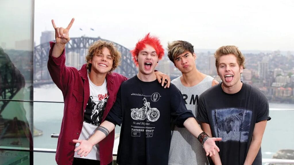 Lirik terjemahan dan arti makna lagu Close As Strangers dari 5 Seconds of Summer
