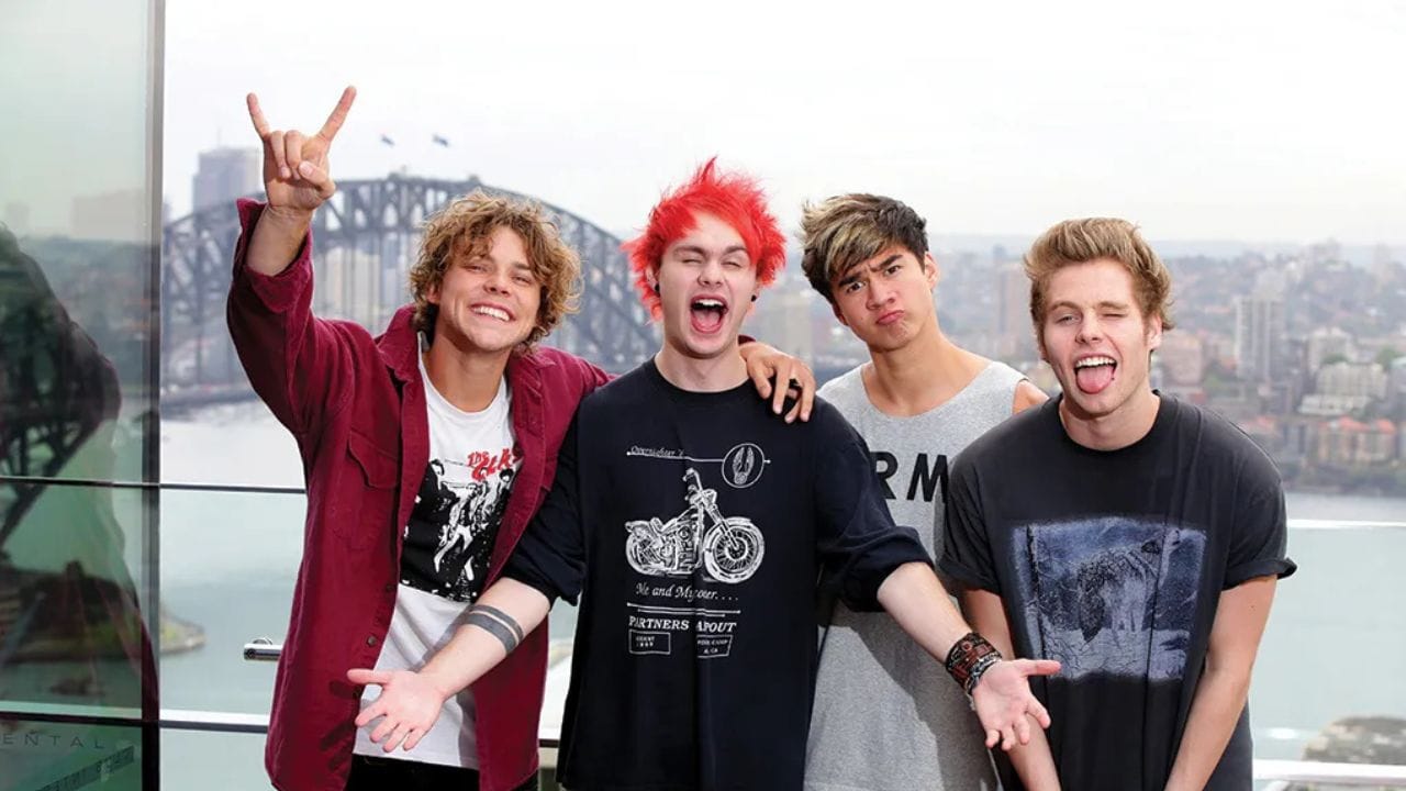 Lirik terjemahan dan arti makna lagu Close As Strangers dari 5 Seconds of Summer