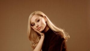 Lirik terjemahan dan arti makna lagu intro (end of the world) dari Ariana Grande