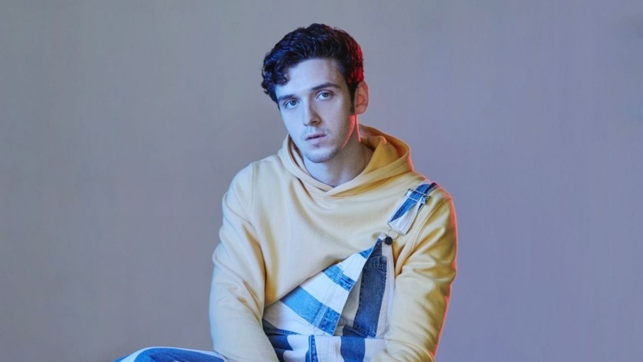 Lirik terjemahan dan arti makna lagu Chasing Fire dari Lauv