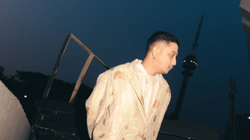 Lirik dan makna lagu Foto kita blur dari Sal Priadi