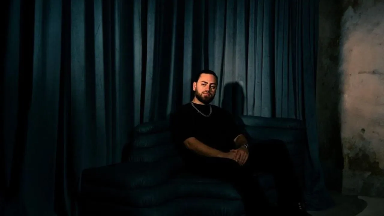 Lirik terjemahan dan arti makna lagu Wasted My Time dari Ali Gatie