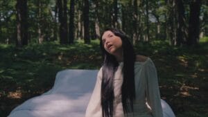 Lirik terjemahan dan arti makna lagu Under The Same Moon dari Myla