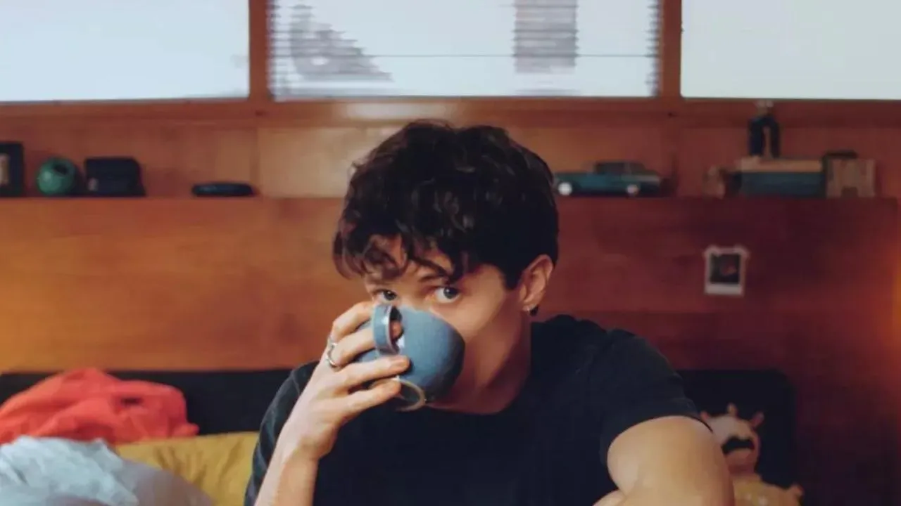 Lirik terjemahan dan arti makna lagu right person, wrong time dari Henry Moodie