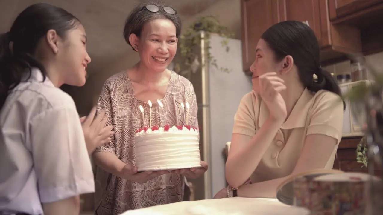 Lirik dan makna lagu Bertaut dari Nadin Amizah