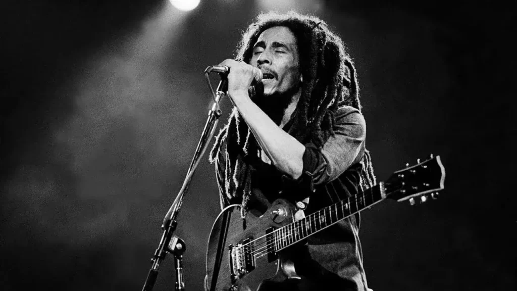 Lirik terjemahan dan arti makna lagu Three Little Birds dari Bob Marley ft. The Wailer