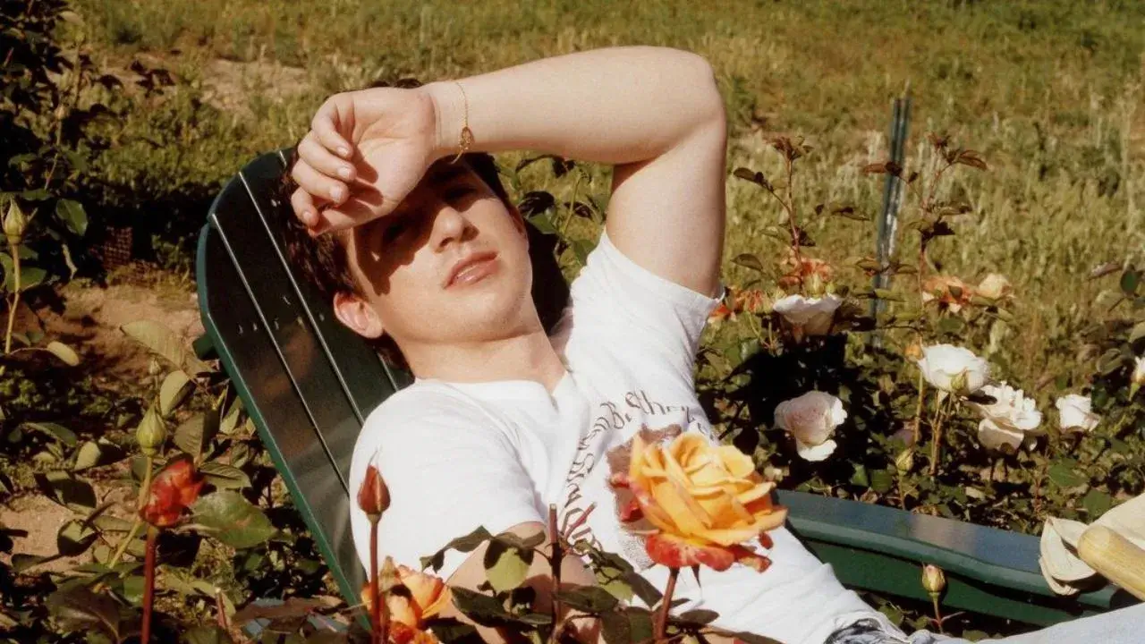 Lirik terjemahan dan arti makna lagu Hero dari Charlie Puth