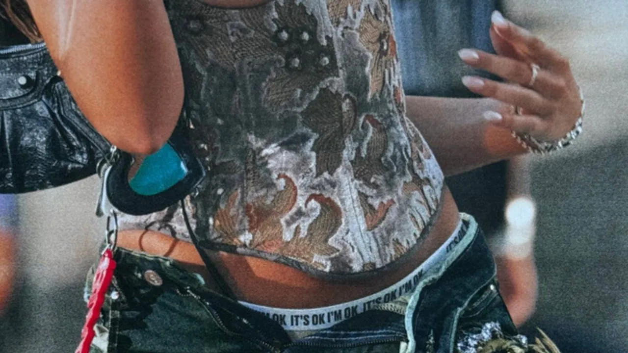 Lirik terjemahan dan arti makna lagu It's Ok I'm Ok dari Tate McRae