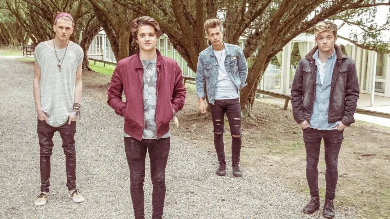Lirik terjemahan dan arti makna lagu Somebody To You dari The Vamps ft. Demi Lovato