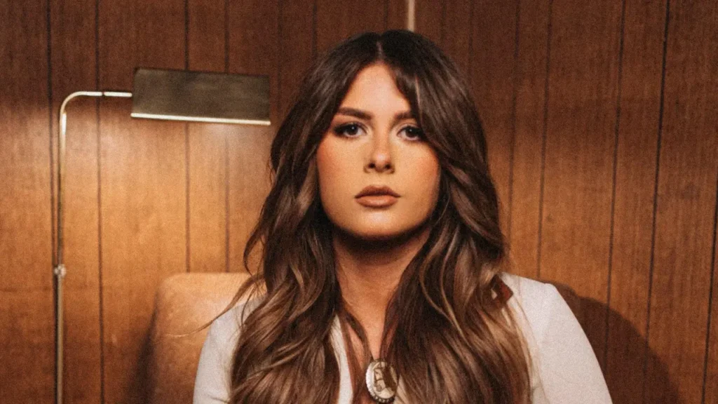 Lirik terjemahan dan arti makna lagu you look like you love me dari Ella Langley & Riley Green