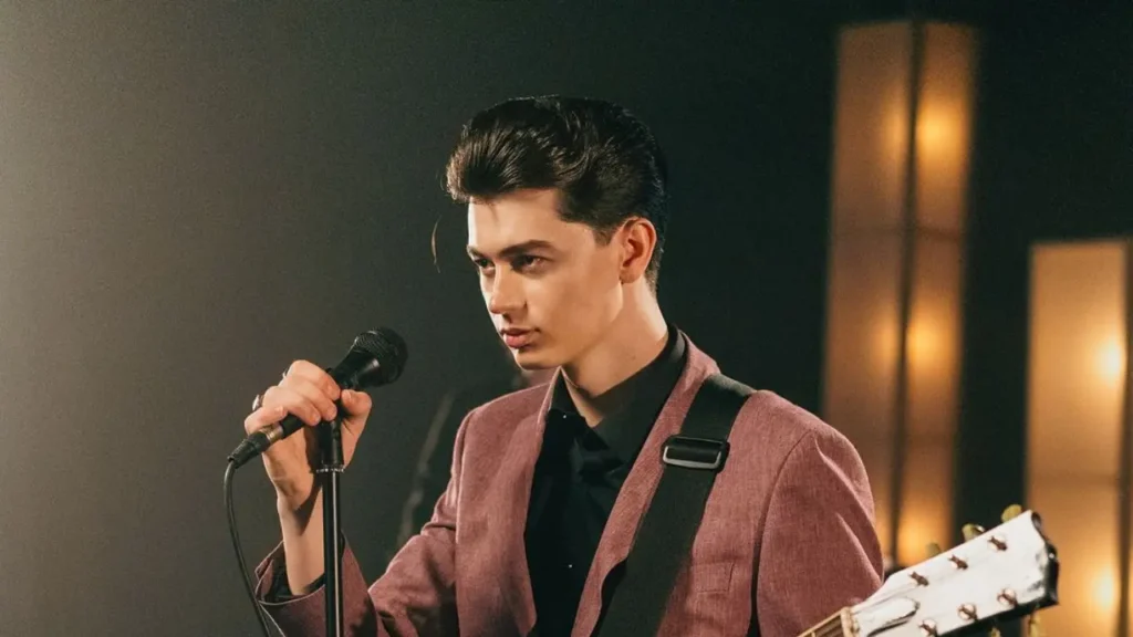 Lirik terjemahan dan arti makna lagu I Think They Call This Love dari Elliot James Reay
