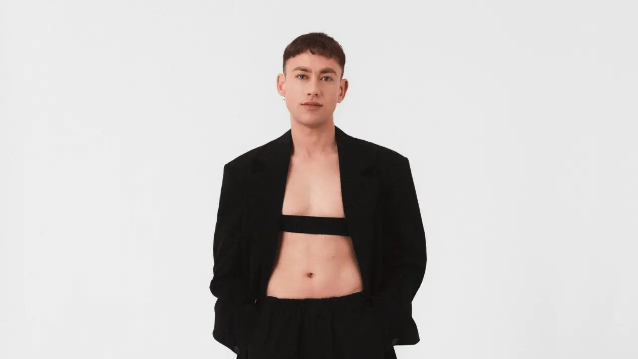 Lirik terjemahan dan arti makna lagu Breathe dari Olly Alexander