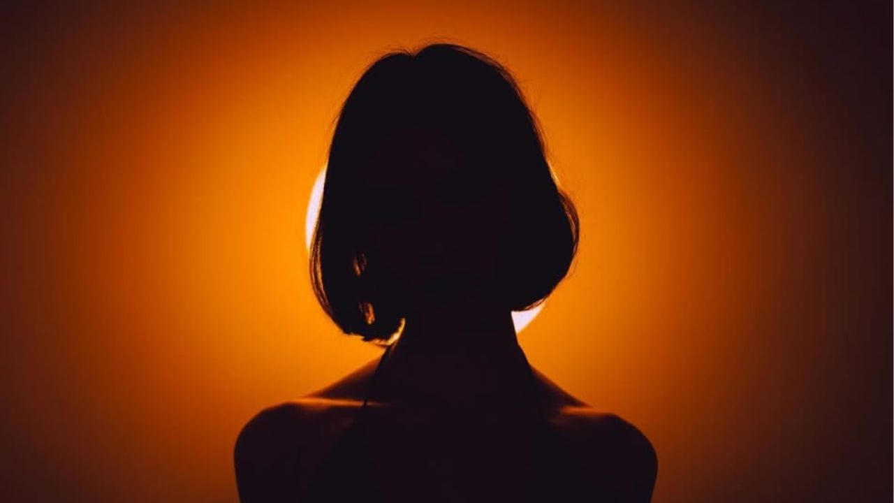 Lirik terjemahan dan arti makna lagu Free Now dari Gracie Abrams