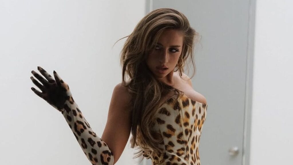 Lirik terjemahan dan arti makna lagu Sports Car dari Tate McRae