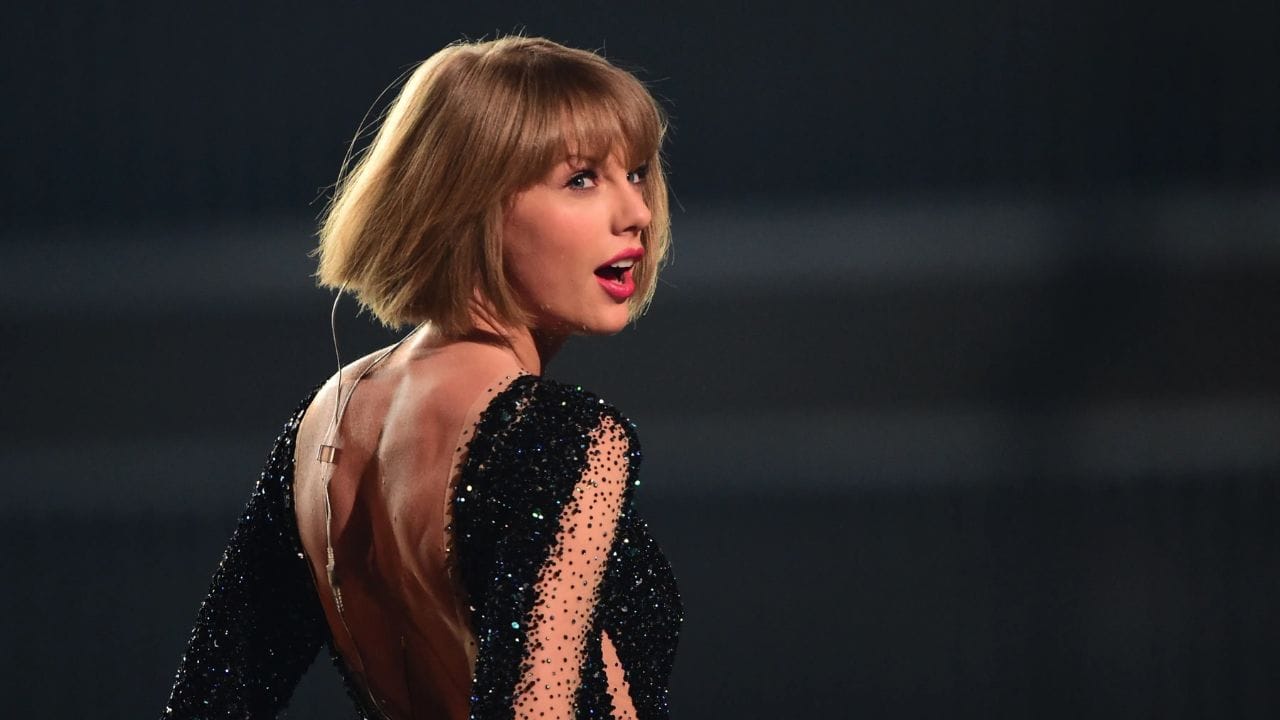 Lirik terjemahan dan arti makna lagu New Year's Day dari Taylor Swift