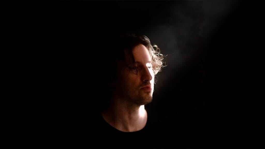 Lirik terjemahan dan arti makna lagu With You dari Dean Lewis