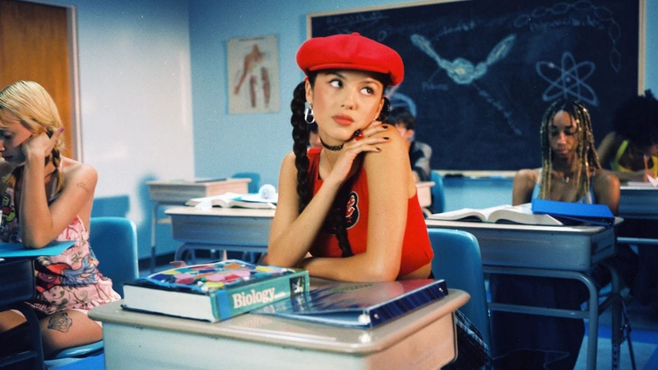 Lirik terjemahan dan arti makna lagu brutal dari Olivia Rodrigo