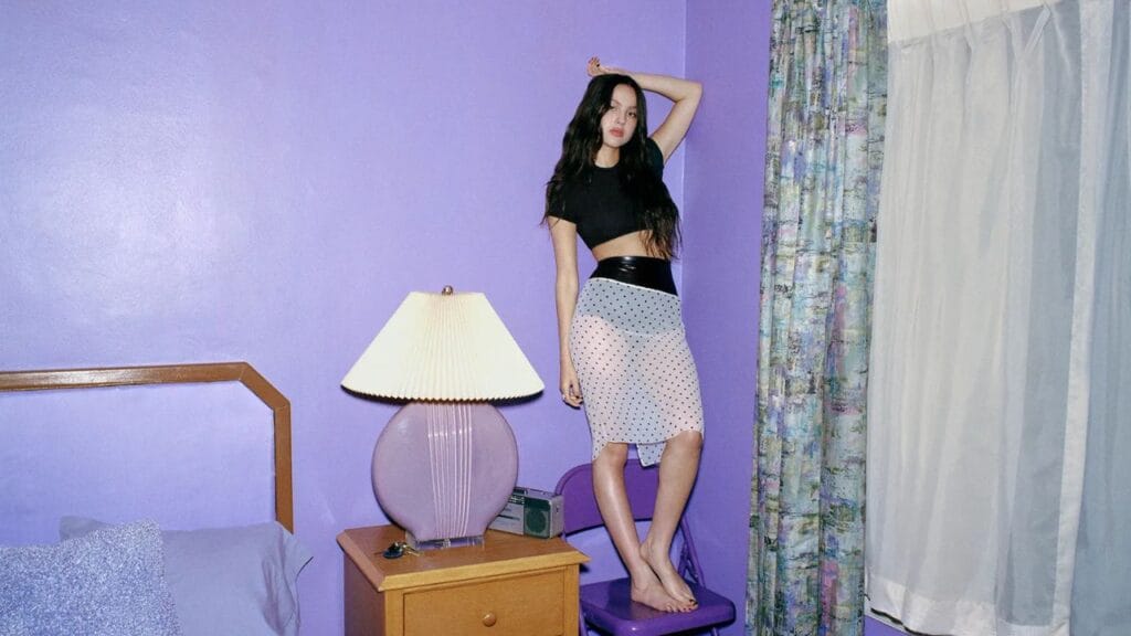 Lirik terjemahan dan arti makna lagu stranger dari Olivia Rodrigo