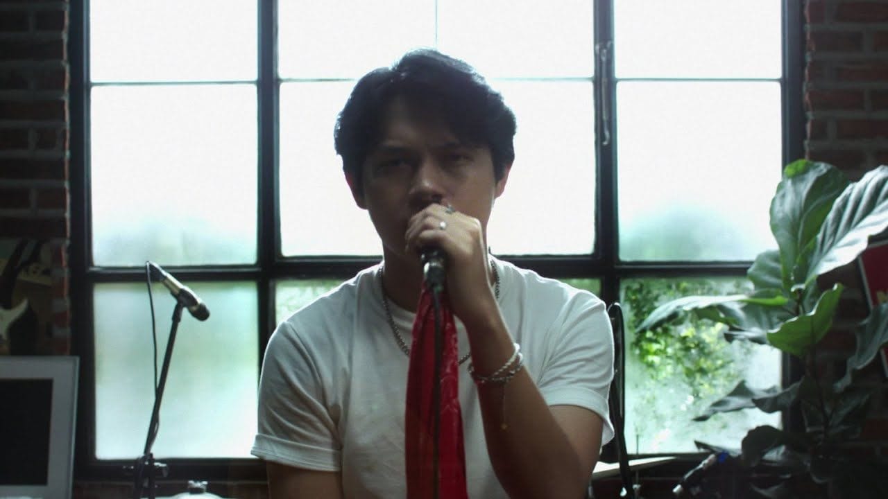 Lirik dan arti makna lagu Pesona Sederhana dari Rony Parulian
