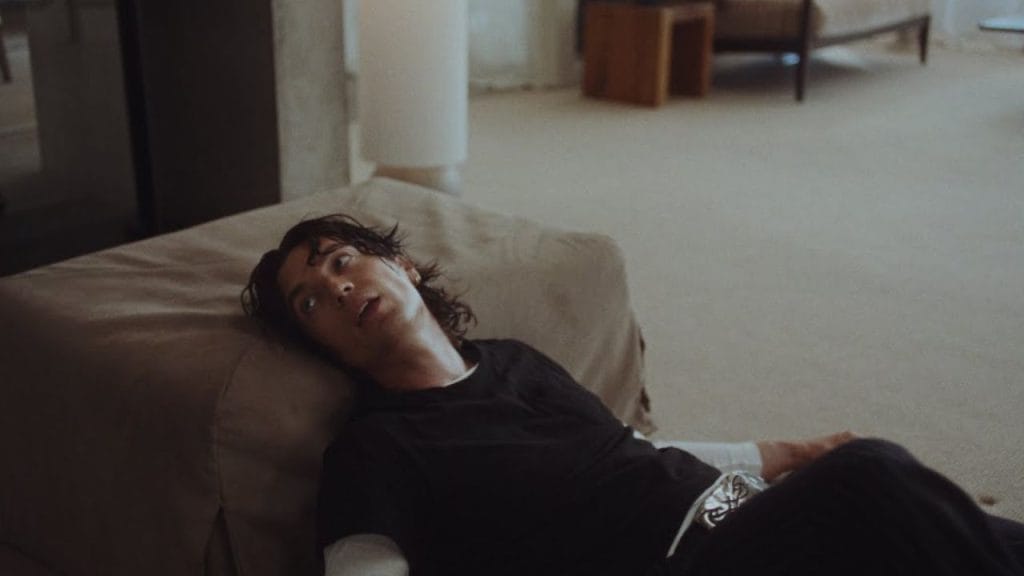 Lirik terjemahan dan arti makna lagu Know You Naked dari LANY