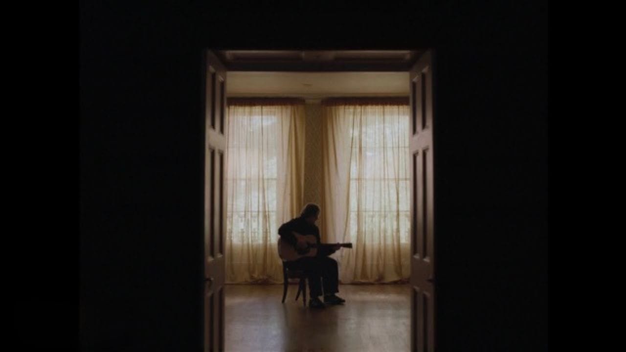 Lirik terjemahan dan arti makna lagu Survive dari Lewis Capaldi